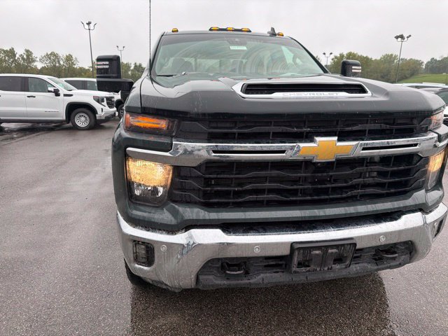 Used 2025 Chevrolet Silverado 2500 LT w/ All Star Edition AWD/4WD image 7