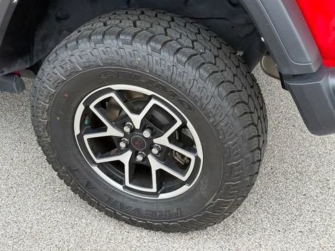 Used 2024 Jeep Wrangler Unlimited Rubicon AWD/4WD image 9