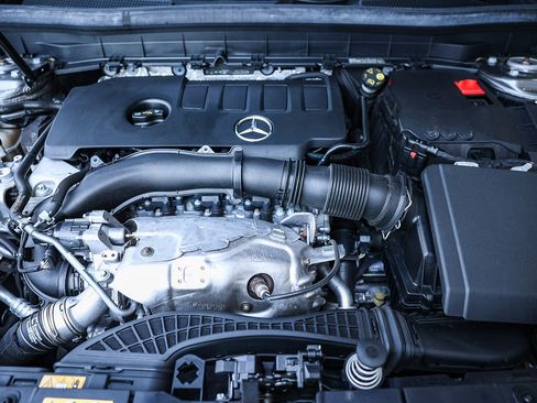 Used 2021 Mercedes-Benz GLB 250 image 33