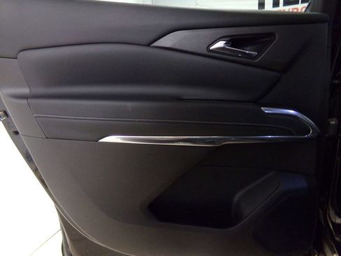 Used 2025 Chevrolet Traverse LT image 12