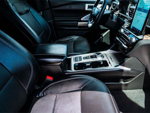 Used 2023 Ford Explorer Limited w/ Limited Technology Package RWD image 19