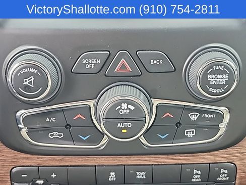 Used 2017 RAM 1500 Laramie AWD/4WD image 9