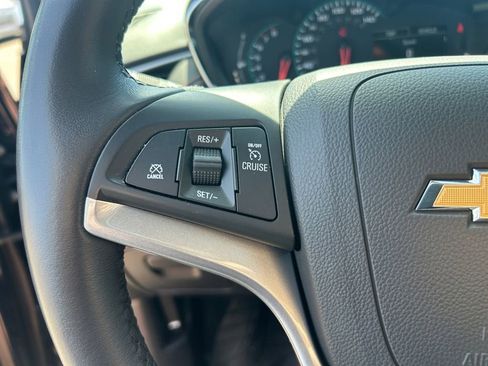 Used 2021 Chevrolet Trax LT w/ Premium Seat Package AWD/4WD image 16
