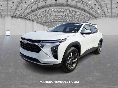 Used 2025 Chevrolet Trax LT image 3