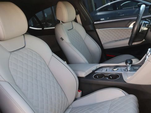 Used 2022 Genesis G70 3.3T RWD image 27