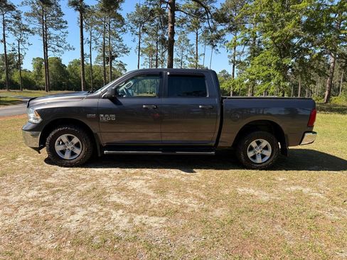 Used 2019 RAM 1500 Classic SLT AWD/4WD image 2