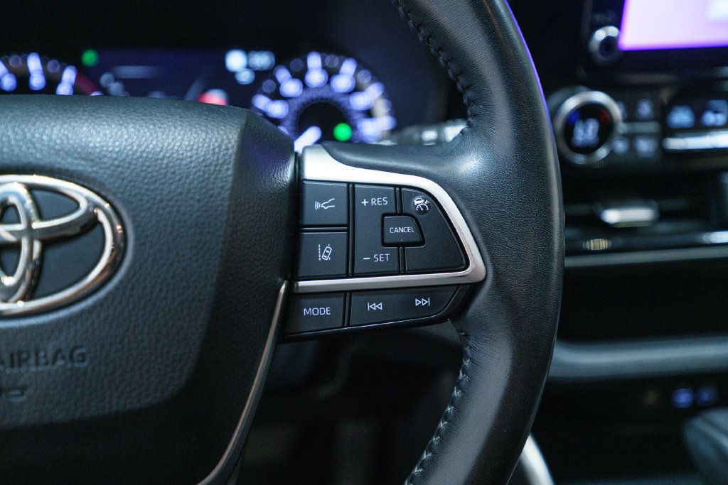 Used 2023 Toyota Highlander LE FWD image 16