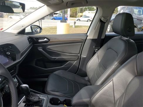 Used 2021 Volkswagen Jetta SEL Premium image 17