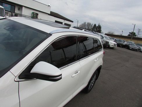 Used 2019 Toyota Highlander XLE image 42
