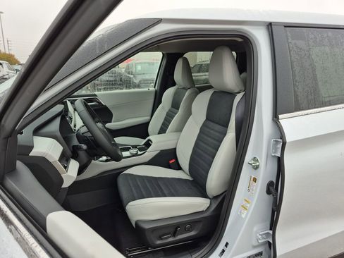 New 2026 Mitsubishi Outlander SE image 33