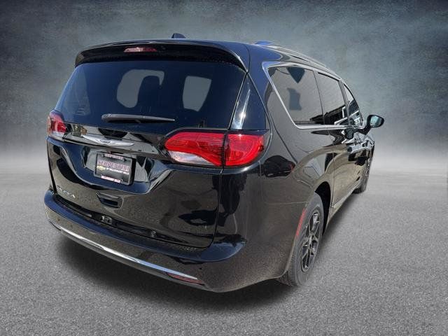 Used 2020 Chrysler Pacifica Touring-L FWD image 6