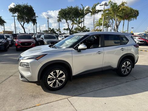 Used 2023 Nissan Rogue SV image 11