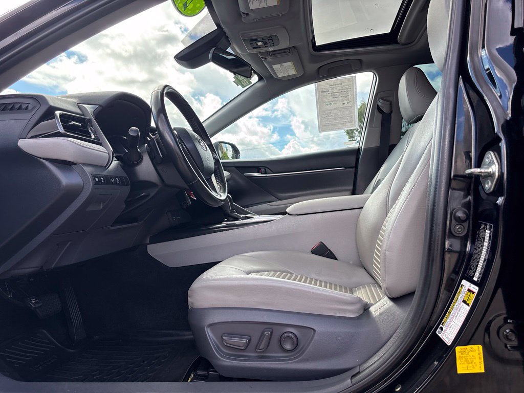 Used 2019 Toyota Camry SE w/ Carpet Mat Package FWD image 12
