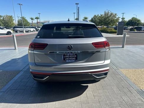 Used 2021 Volkswagen Atlas Cross Sport SE w/ Panoramic Sunroof Package FWD image 6