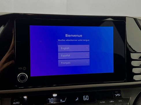 Used 2025 Toyota Camry SE w/ Convenience Package image 27