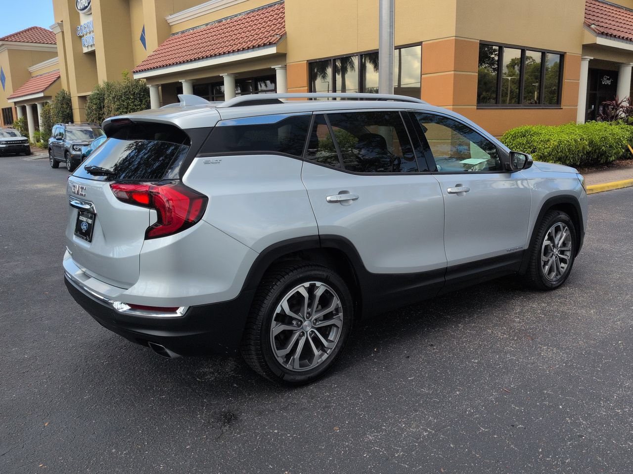 Used 2020 GMC Terrain SLT w/ Preferred Package FWD image 4