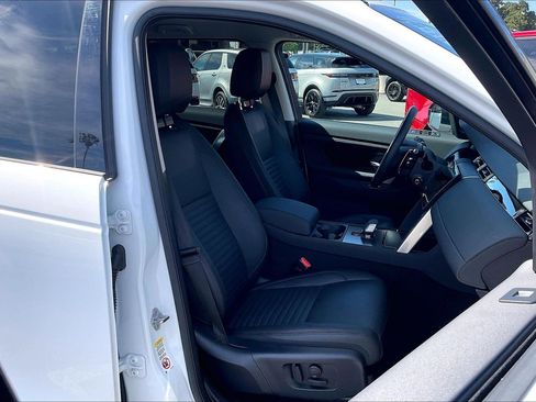 Used 2025 Land Rover Discovery Sport S image 7