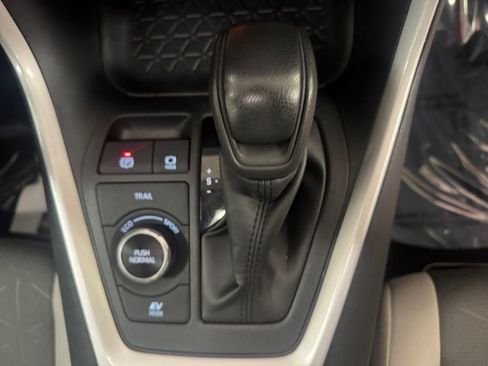 Used 2025 Toyota RAV4 XLE w/ Convenience Package image 19