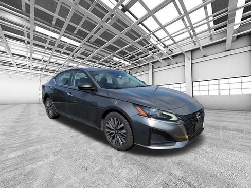 Used 2024 Nissan Altima 2.5 SV FWD image 1