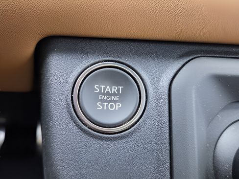 Used 2024 Land Rover Defender 110 V8 AWD/4WD image 21