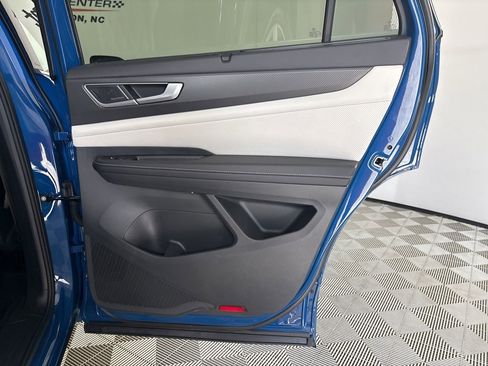 Used 2025 Volkswagen Atlas Cross Sport SEL Premium R-Line image 23