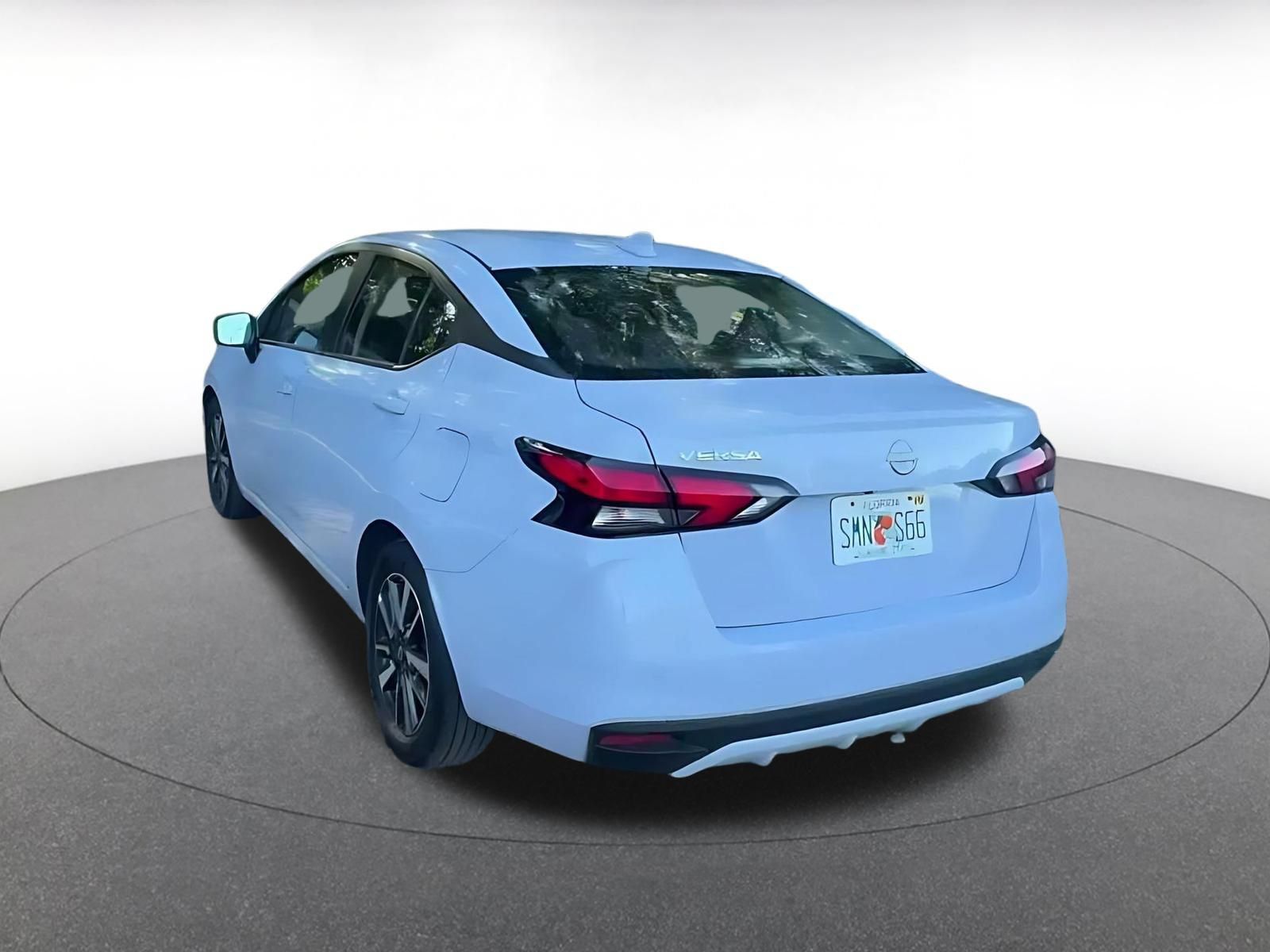 Used 2025 Nissan Versa SV FWD image 10