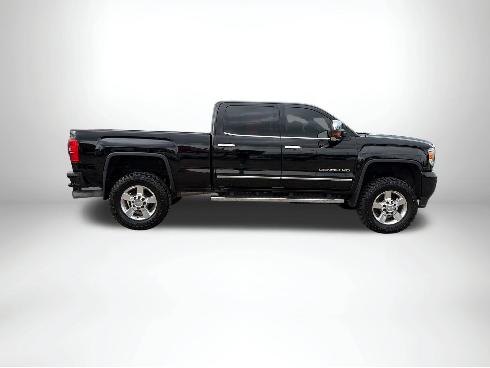 Used 2016 GMC Sierra 2500 Denali w/ Suspension Package, Off-Road AWD/4WD image 8