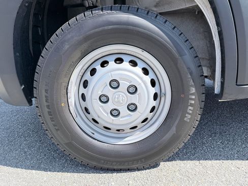 Used 2025 RAM ProMaster 2500 w/ Convenience Group image 31