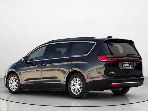 Used 2022 Chrysler Pacifica Touring-L FWD image 3