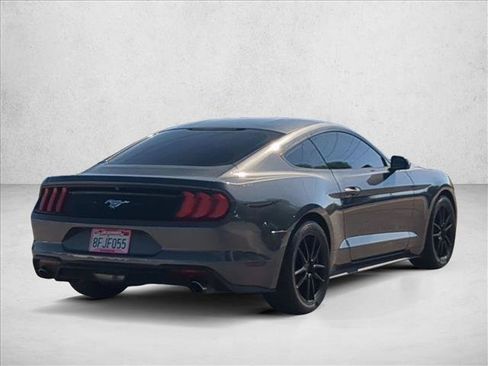 Used 2018 Ford Mustang Coupe RWD image 5