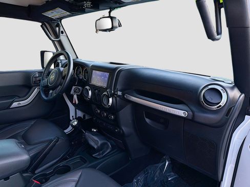Used 2017 Jeep Wrangler Sahara w/ Mopar Chrome Edition Group image 12