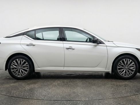 Used 2025 Nissan Altima 2.5 SV image 11