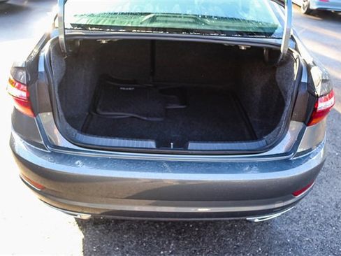 Used 2019 Volkswagen Jetta SEL Premium image 34