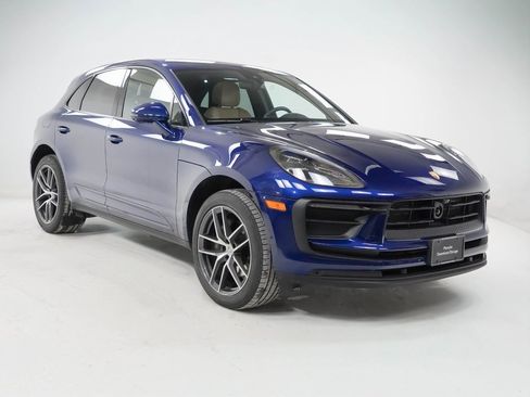 Certified 2022 Porsche Macan image 8