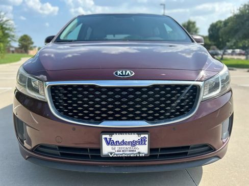 Used 2017 Kia Sedona LX w/ LX Essentials Premium Package FWD image 3