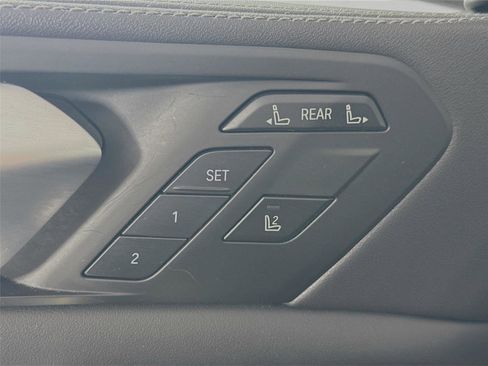 Used 2023 BMW X7 xDrive40i image 30