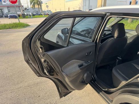 Used 2019 Nissan Kicks S image 12