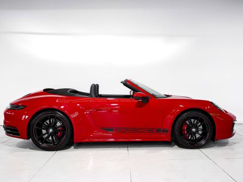Used 2021 Porsche 911 Carrera S image 2