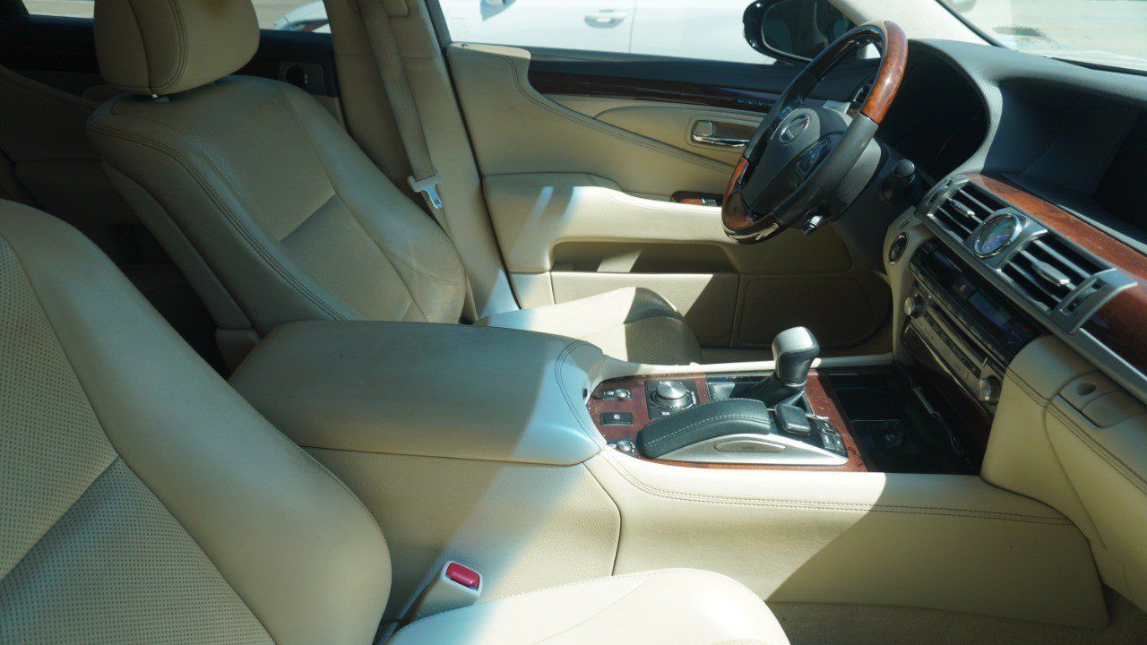 Used 2017 Lexus LS 460 w/ Comfort Package RWD image 10