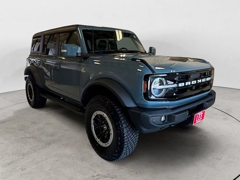 Used 2023 Ford Bronco Outer Banks w/ Sasquatch Package AWD/4WD image 8