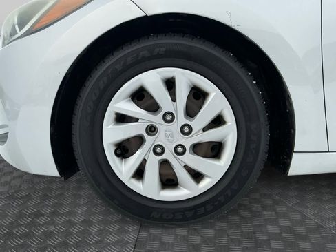 Used 2018 Hyundai Elantra SE w/ Cargo Package image 12