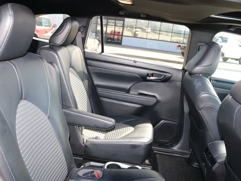 Used 2021 Toyota Highlander XSE image 28
