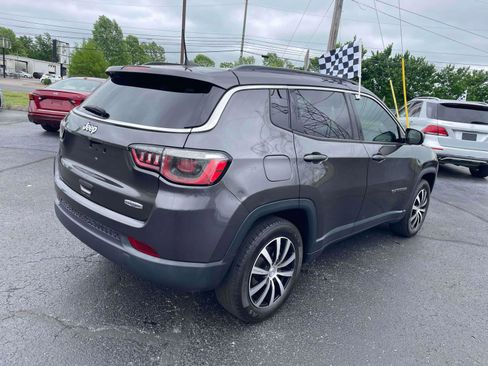 Used 2020 Jeep Compass Latitude FWD image 4
