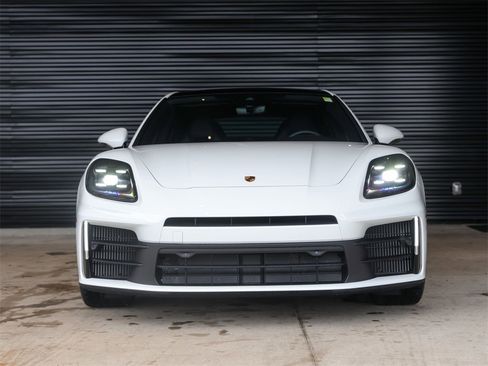 Certified 2025 Porsche Panamera 4 image 8