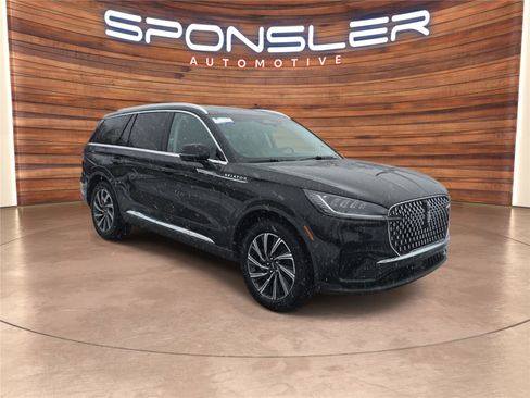 Used 2025 Lincoln Aviator AWD image 6