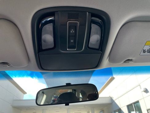 Used 2019 Kia Sorento LX image 16