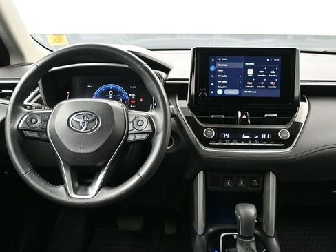 Certified 2023 Toyota Corolla Cross XLE image 14