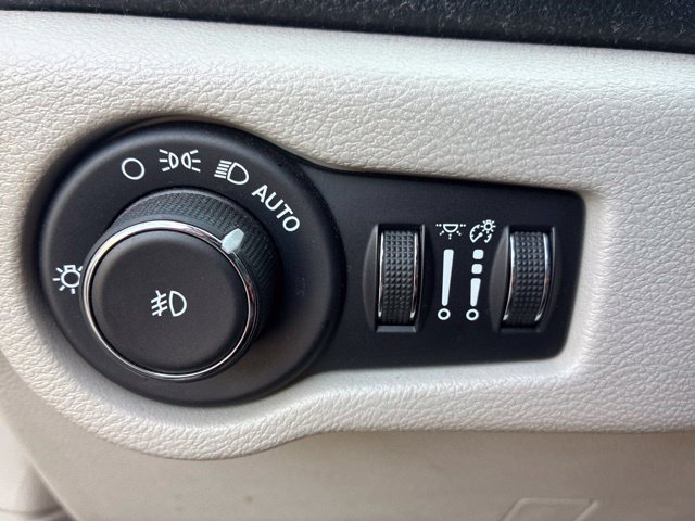 Used 2020 Chrysler Pacifica Limited FWD image 14