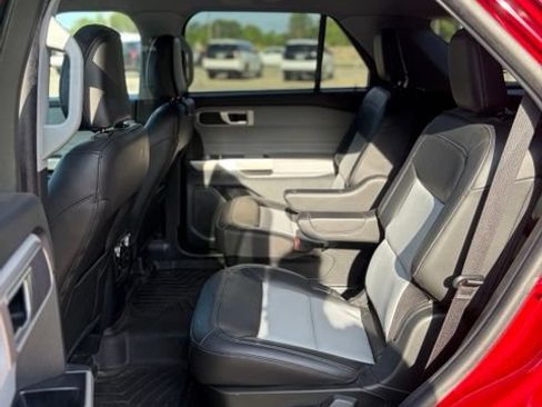 Used 2024 Ford Explorer XLT w/ Equipment Group 202A AWD/4WD image 23