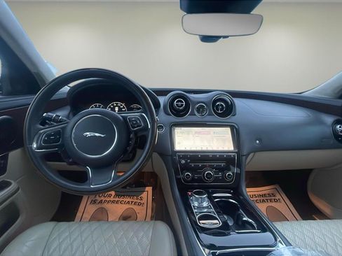 Used 2019 Jaguar XJ L Portfolio AWD/4WD image 9